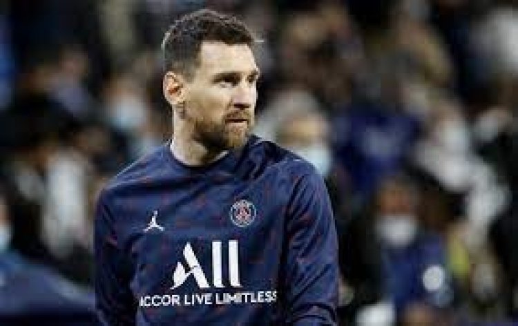  অসুস্থ হয়ে মাঠের বাইরে মেসি