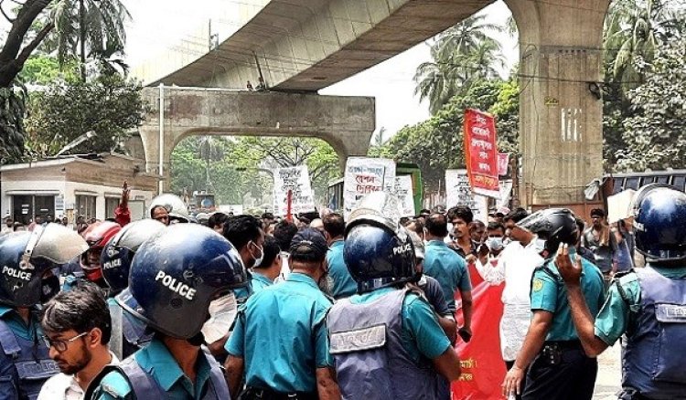 নিত্যপ্রয়োজনীয় দ্রব্যের মূল্য বৃদ্ধির প্রতিবাদে ​বাম সংগঠনের মিছিলে পুলিশী বাধা