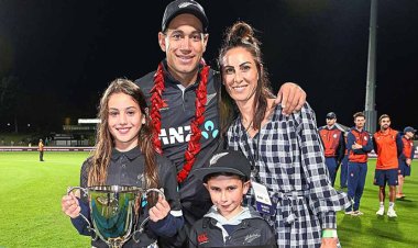 চোখের জলে ক্রিকেটকে বিদায় জানালেন টেলর