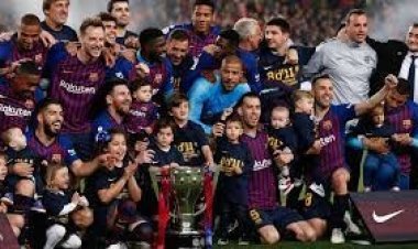  মেয়েদের খেলা দেখতে বার্সার মাঠে দর্শকের ঢল