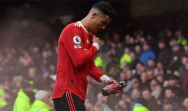  ম্যাচ হেরে রেগেমেগে সমর্থকের ফোন ভাঙলেন রোনালদো