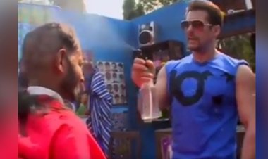  ভক্তের চুল কেটে টাক করে দিলেন সালমান খান 