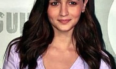  বিয়ের পর আলিয়ার সাজ নিয়ে নেটিজেনদের সমালোচনা