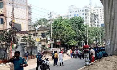 মিরপুরে বকেয়া বেতনের দাবিতে গার্মেন্টস শ্রমিকদের বিক্ষোভ