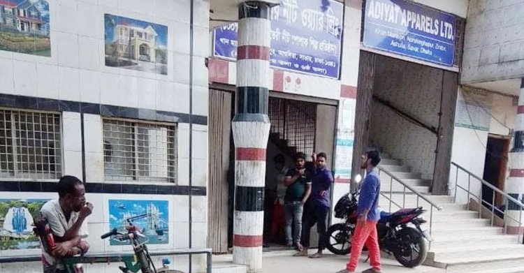 নারী শ্রমিকের শ্লীলতাহানির চেষ্টা, জিএমের হাত কাটলেন স্বামী