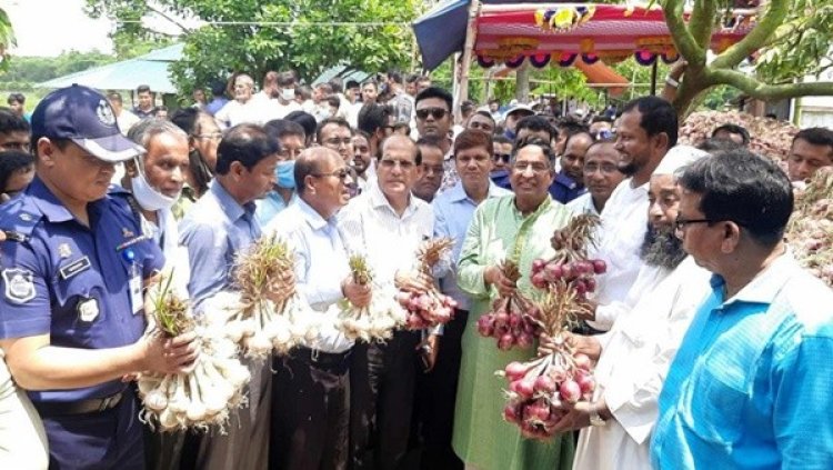 দেশে দুর্ভিক্ষ নেই, দর কিছুটা বেশি: কৃষিমন্ত্রী