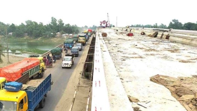 ঈদযাত্রায় সড়কে সড়কে ভোগান্তির আশঙ্কা