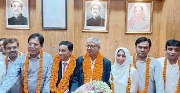 নির্বাচনের দেড় মাস পরে :সুপ্রিম কোর্ট বারে সভাপতি মোমতাজ , সম্পাদক দুলাল