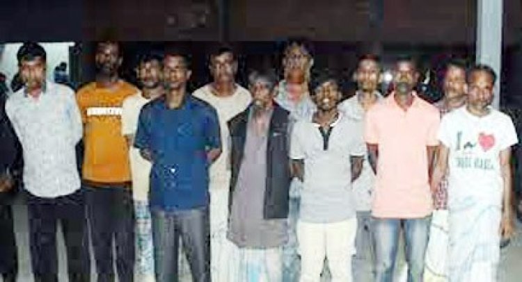 জুয়া খেলার অভিযোগে গ্রেফতার ১২