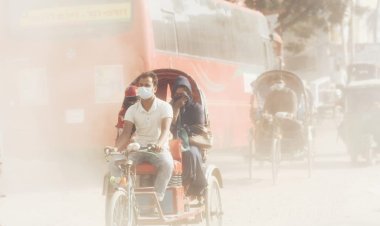 দূষিত শহরের তালিকায় ফের শীর্ষে ঢাকা