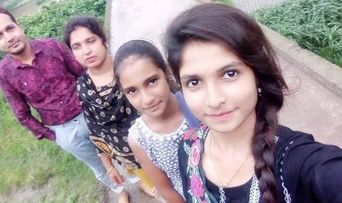 খাটে পড়ে ছিল মা ও দুই মেয়ের মরদেহ