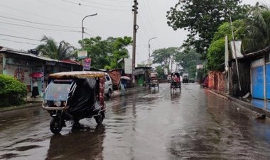 পটুয়াখালী ও  বরগুনায় ঘূর্ণিঝড় ‘অশনি’র প্রভাবে বৃষ্টিপাত, সাগর উত্তাল