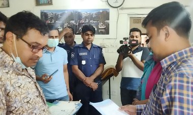 নেই কোনো সনদ, ৩৪ বছর ধরে দাঁত-কানের চিকিৎসা দিয়েছেন তিনি