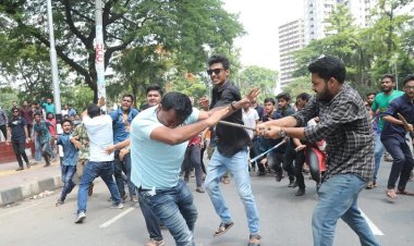 ছাত্রদলের ওপর চাপাতি, হকিস্টিক, রড নিয়ে ছাত্রলীগের বর্বর হামলা, আহত শতাধিক