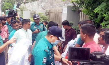 ইসির সামনে অবস্থানকারীদের ছত্রভঙ্গ করলো পুলিশ