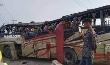  নিয়ন্ত্রণ হারিয়ে ৪৫ যাত্রী নিয়ে খাদে পড়লো বাস     