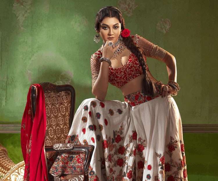  জয়ার আবেদনময়ী ছবিতে মাতোয়ারা ভক্তরা