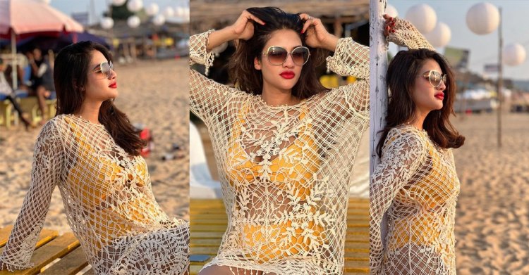 বিকিনি পরে বিতর্কে নুসরাত জাহান