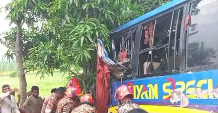 নাটোরে দুই বাসের সংঘর্ষে ভাই-বোনসহ  নিহত ৭