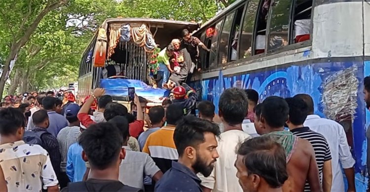 মানিকগঞ্জে দুই বাসের সংঘর্ষে নিহত ১, আহত ১৫