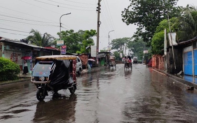 পটুয়াখালী ও  বরগুনায় ঘূর্ণিঝড় ‘অশনি’র প্রভাবে বৃষ্টিপাত, সাগর উত্তাল