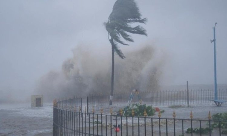 হঠাৎ গতিপথ পাল্টালো ‘আসানি’, রেড এলার্ট জারি