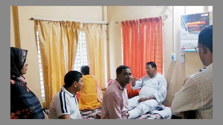 ‘সাংবাদিক আমীর খসরুর মাকে শ্বাসরোধে হত্যা’