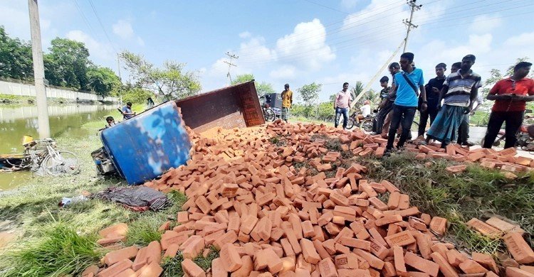 বাগেরহাটে ট্রলি-ভ্যান সংঘর্ষে নিহত ২