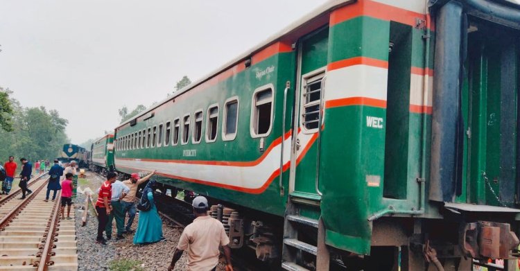 সাড়ে ১১ ঘণ্টা পর ঢাকার সঙ্গে রেল যোগাযোগ স্বাভাবিক