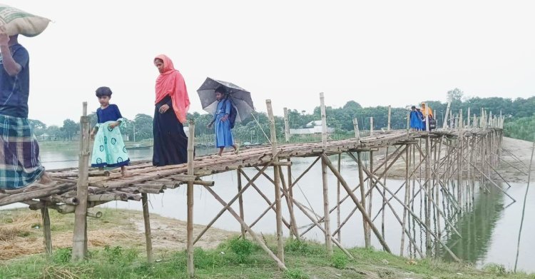 গোয়ালন্দে ৭ গ্রামের মানুষের ভরসা বাঁশের সাঁকো