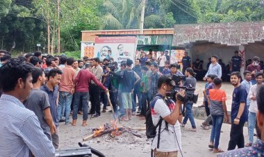 চবিতে ছাত্রলীগের অবরোধ, বন্ধ শাটল ট্রেন-শিক্ষক বাস