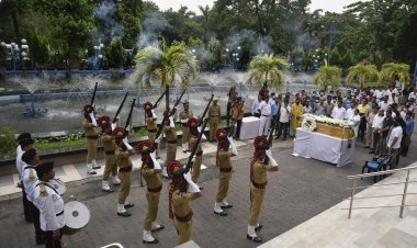  ‘আলবিদা’ কেকে, শেষ শ্রদ্ধায় অশ্রুসিক্ত তারকারা