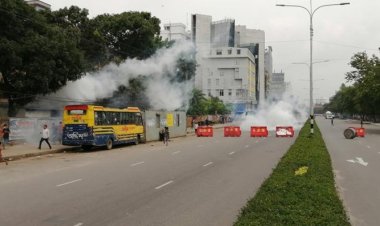 মিরপুরে তৃতীয় দিন আন্দোলনে পোশাককর্মীরা: পুলিশের টিয়ার শেল নিক্ষেপ ও লাঠিচার্জ