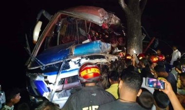 দিনাজপুরে গাছের সঙ্গে বাসের ধাক্কায় নিহত ৩