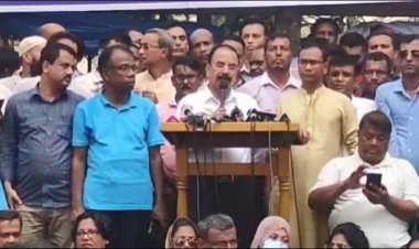 সন্ত্রাসী কায়দায় নয়, গণতান্ত্রিক উপায়ে এ সরকারকে বিতাড়িত করা হবে: গয়েশ্বর