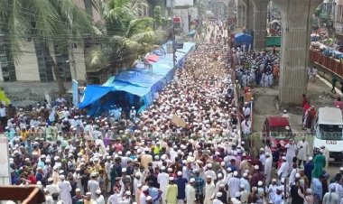 মহানবী (সঃ) সম্পর্কে কটুক্তির প্রতিবাদে নামাজ শেষে ইসলামী আন্দোলনের বিক্ষোভ মিছিল