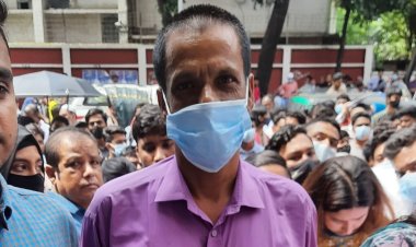 ঢাবির ভর্তি পরীক্ষায় বসলেন ৫৫ বছর বয়সী বেলায়েত