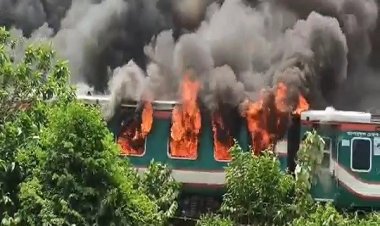 ট্রেনে আগুন, রেল যোগাযোগ বন্ধ