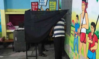 গোপন কক্ষে ২ জন
