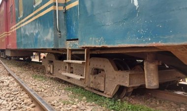 গাজীপুরে এক্সপ্রেস ট্রেনের বগি লাইনচ্যুত, ঢাকা-ময়মনসিংহ রুটে ট্রেন চলাচল বন্ধ