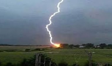 ফুটবল খেলার সময় বজ্রপাতে ৩ কিশোরের মৃত্যু