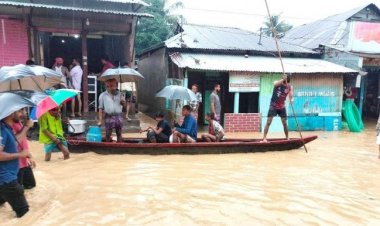 পাহাড়ি ঢলে দুর্গাপুরে বন্যা, পৌরশহরে চলছে নৌকা