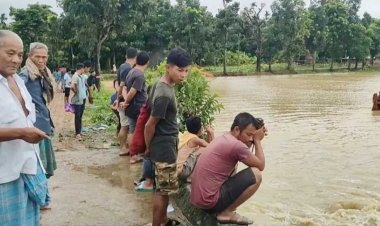 বন্যার পানিতে মাছ ধরতে গিয়ে দুইজনের মৃত্যু