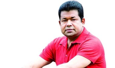  বানভাসিদের পাশে দাঁড়ালেন মনির খান