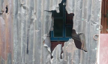 পদ্মা সেতুতে নাট-বল্টু খোলা বায়েজিদের বাড়িতে হামলা