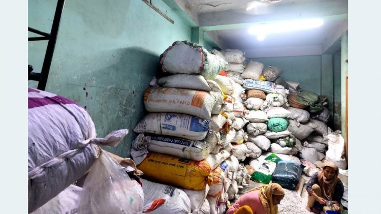 প্রশাসনের সঙ্গে লুকোচুরি খেলছে পুরান ঢাকার রাসায়নিক মজুতদাররা