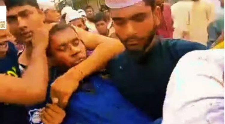 সমাবেশে কর্মকর্তাসহ ৩ পুলিশ সদস্যকে পেটালেন জনতা