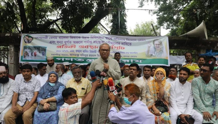 সরকার পদ্মা সেতুর ভেলকিবাজি দেখিয়ে  জনগণের সাথে মশকরা করছেন : রিজভী