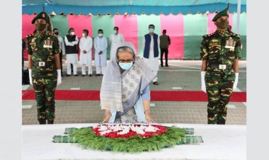 বঙ্গবন্ধুর সমাধিতে শেখ হাসিনার শ্রদ্ধা