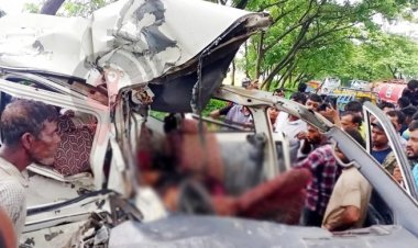 হবিগঞ্জে বাস-মাইক্রোবাস সংঘর্ষে নিহত ২